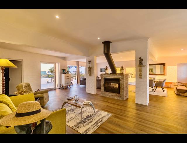 5 BEDROOM HOUSE FOR SALE IN GROTTO BAY